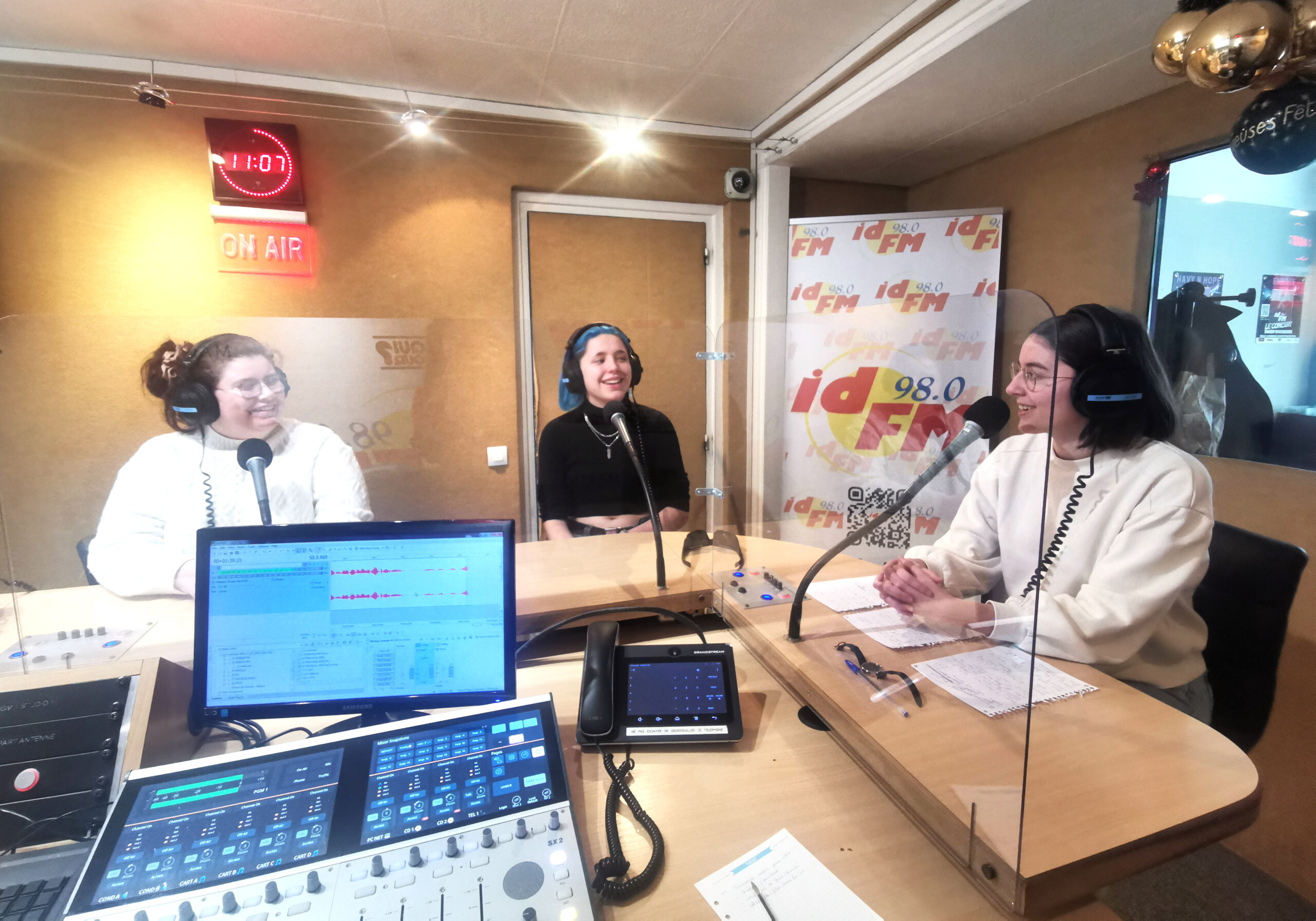 interview de jeunes pendant un atelier radio à IDFM